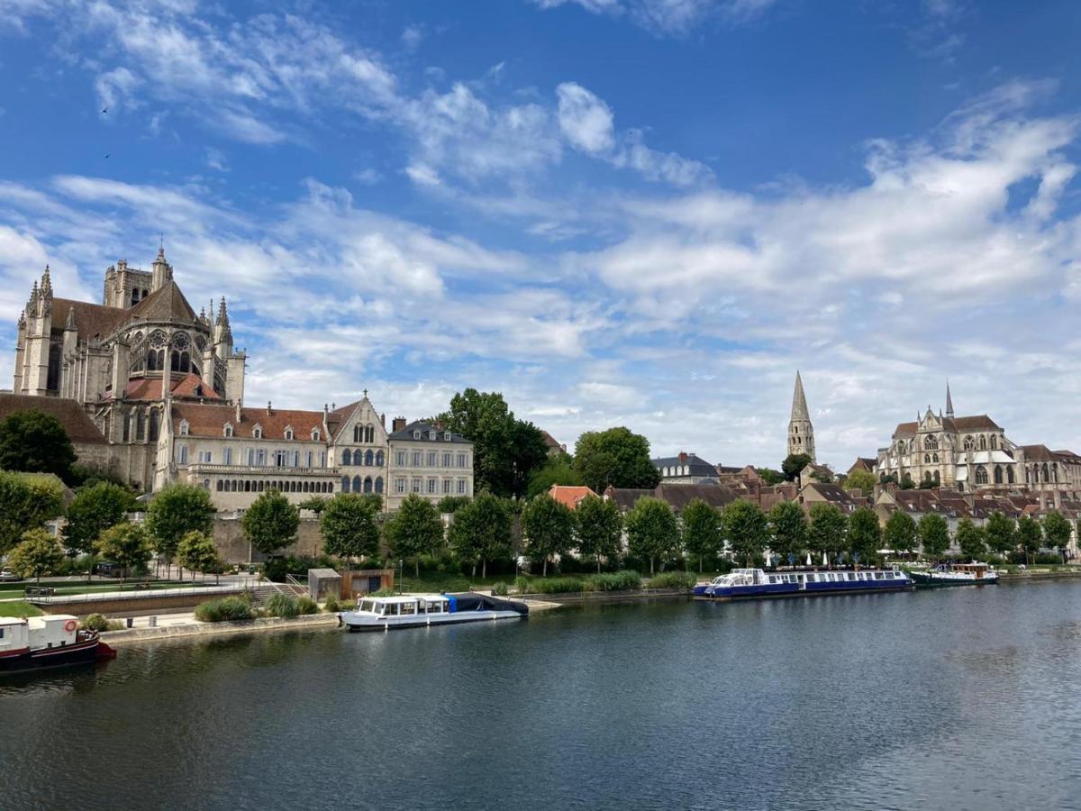Et Au Pied Coule Une Riviere, Situation Et Vue Ideales Auxerre Εξωτερικό φωτογραφία