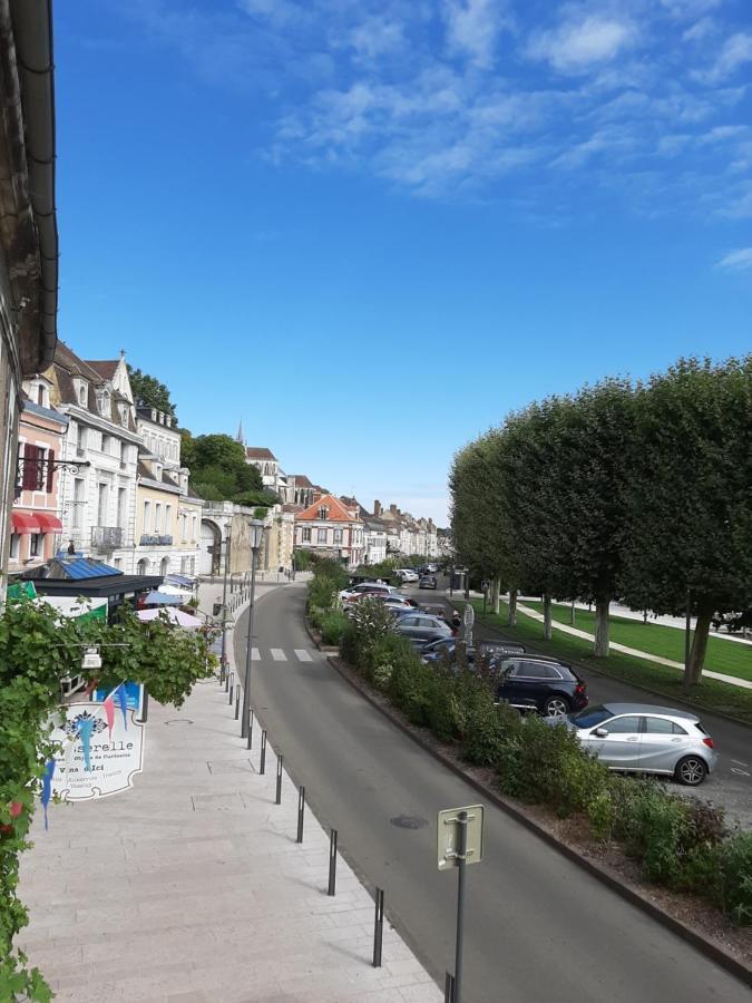 Et Au Pied Coule Une Riviere, Situation Et Vue Ideales Auxerre Εξωτερικό φωτογραφία