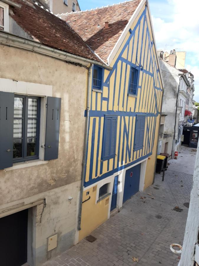 Et Au Pied Coule Une Riviere, Situation Et Vue Ideales Auxerre Εξωτερικό φωτογραφία